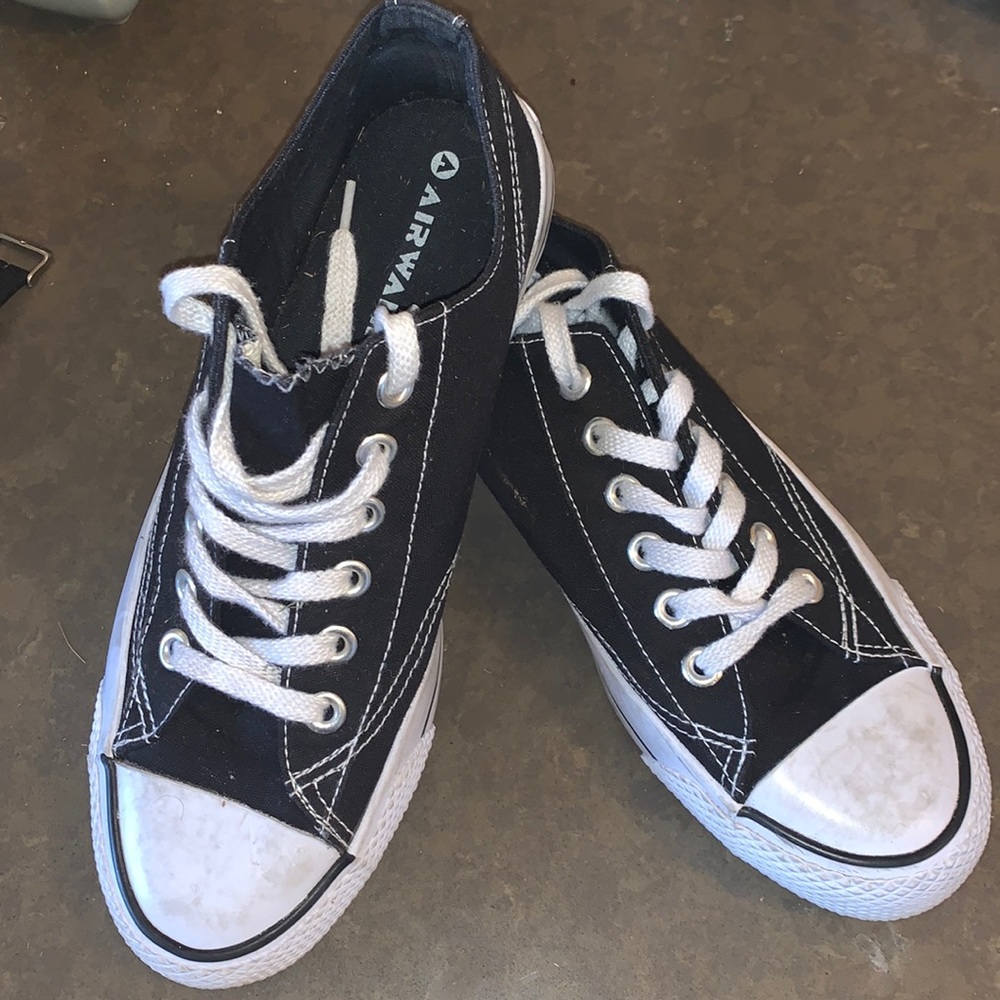 Air walk converse classic sneaker like new